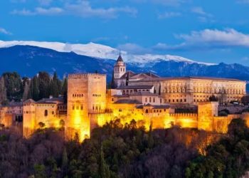 alhambra-granada-20044065-istock.jpg_1014274486.jpg